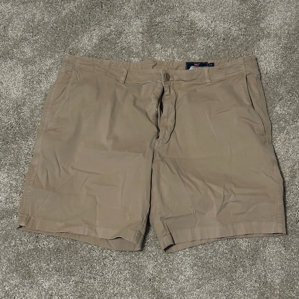Men’s Vineyard Vines Khaki Shorts size 38
